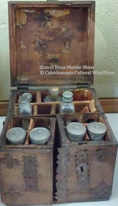 detalle-de-desprendimientos-oxidacion-de-elementos-metalicos-y-otros-deterioros-en-botiquines-de-madera